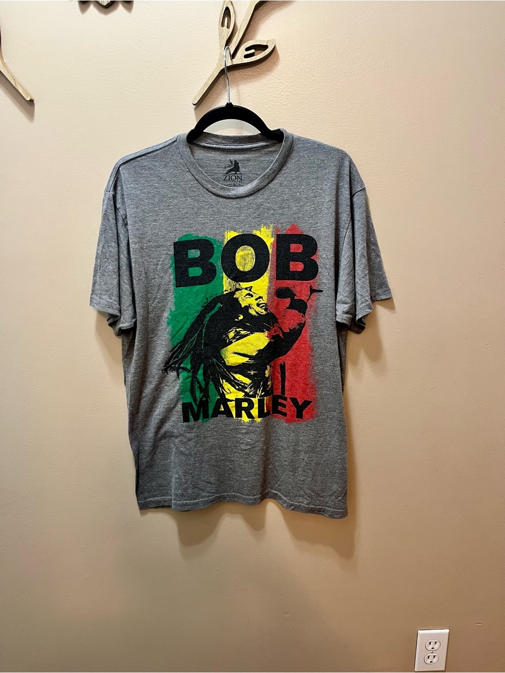Bob Marley Graphic T-Shirt - Grey with Rasta Print Men’s Size Large